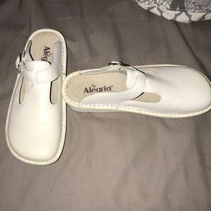 Algeria nursing shoes